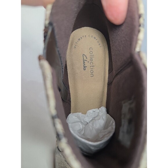 Clarks Comfort Collection Heeled Ankle Bootie Judith Taupe Snakeskin 6.5 M NWOB - Picture 9 of 12